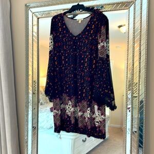 A- NWT black flowy sheath v-neck midi dress. Size XL length 38